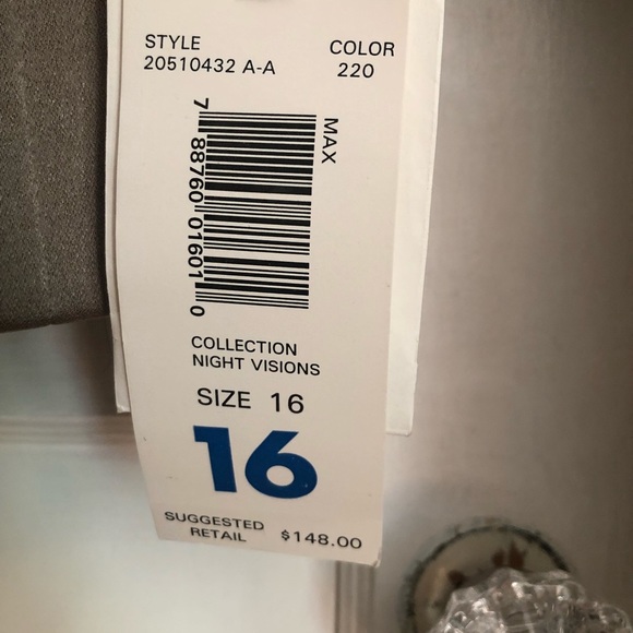 Brand new Liz Claiborne ‘Silk’ Blazer NWT Sz 16 - Picture 4 of 4